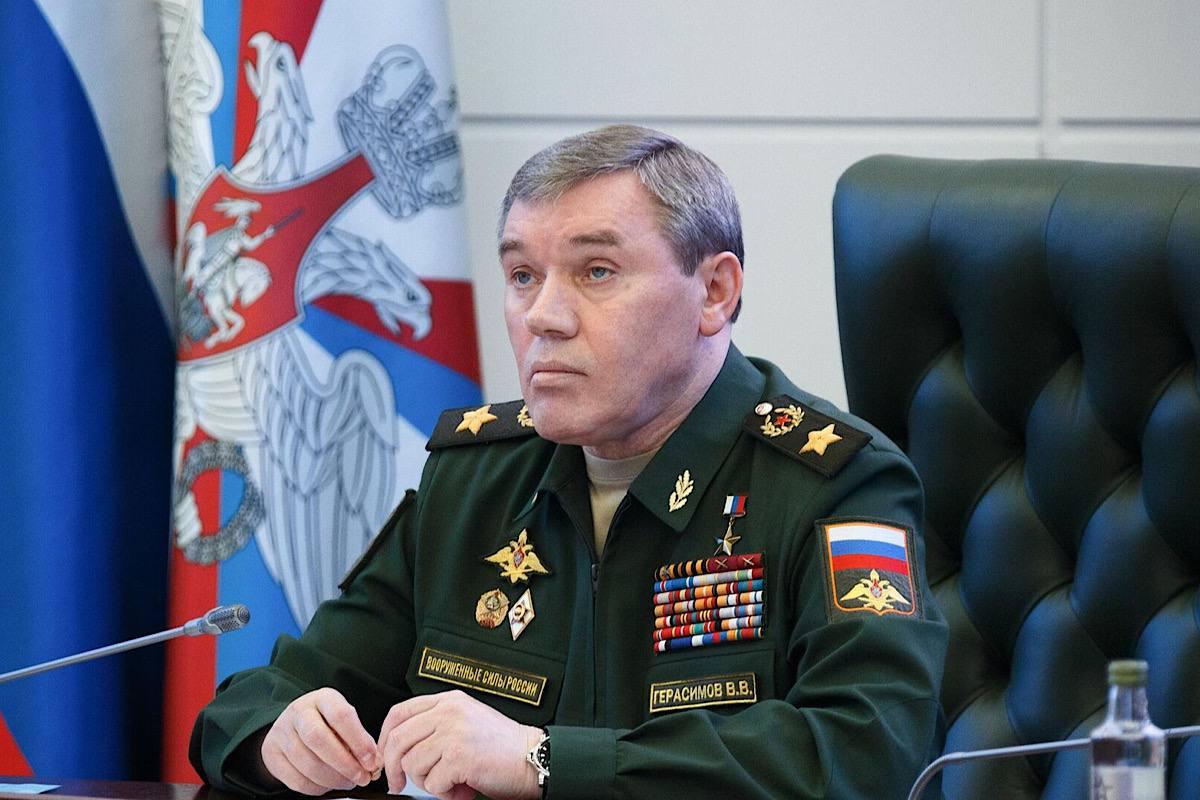 Герасимов посетил командный пункт группировки «Запад»