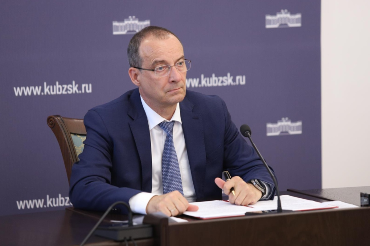 Председатель кубанского парламента Юрий Бурлачко провел еженедельную депутатскую планерку