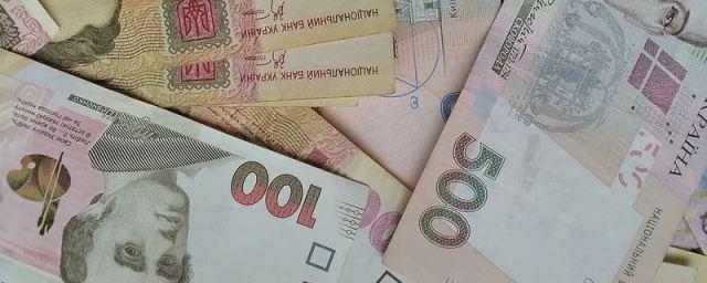 Средняя зарплата украинцев впервые превысила 500 долларов
