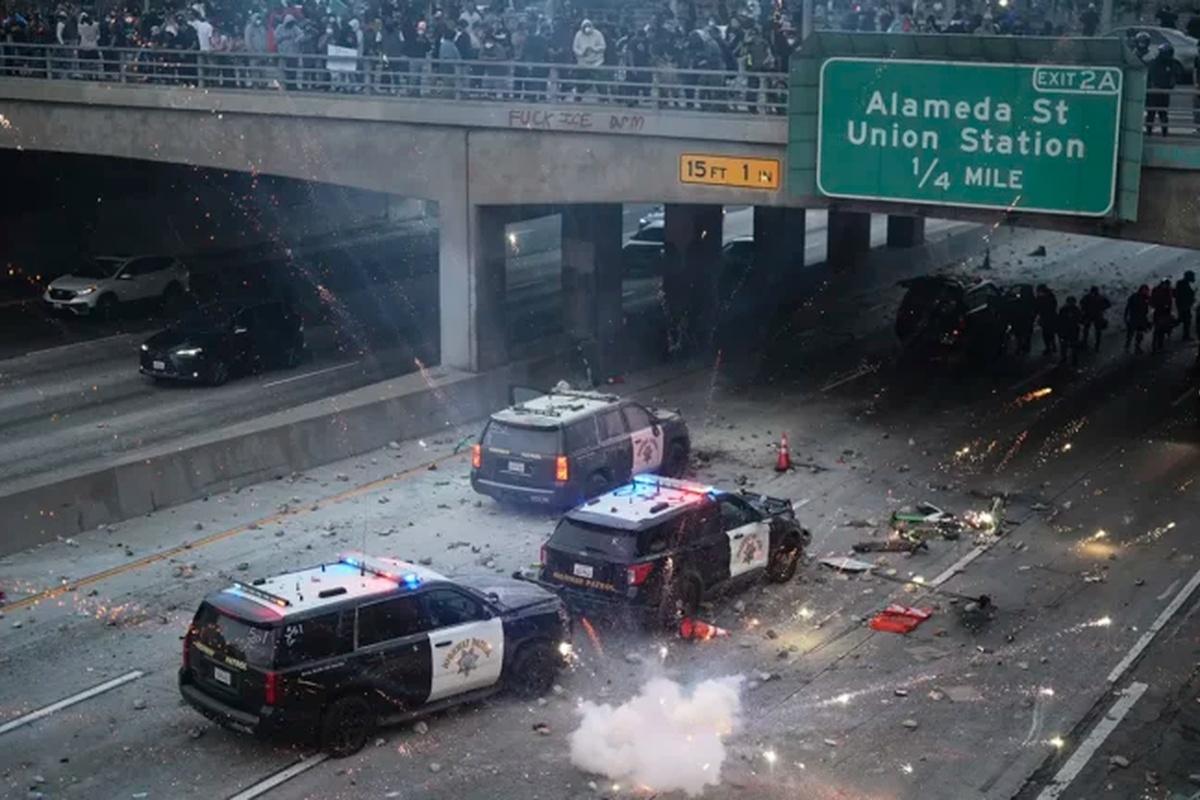 Протесты в Лос-Анджелесе переросли в массовые столкновения