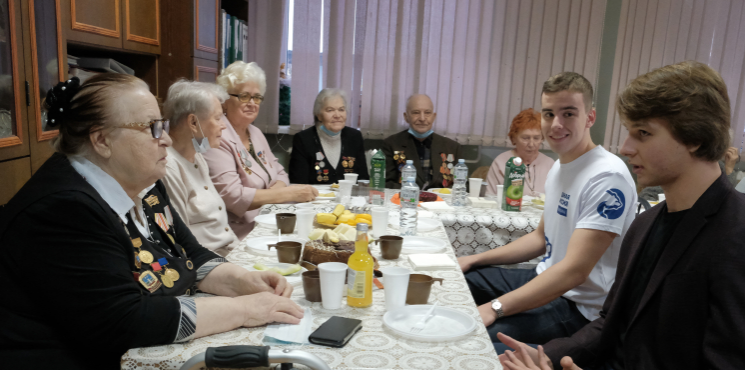 Волонтеры «Молодой Гвардии» навестили ветеранов в селе Ильинское