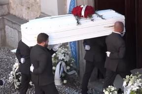 Неизвестные украли голову модели из гроба