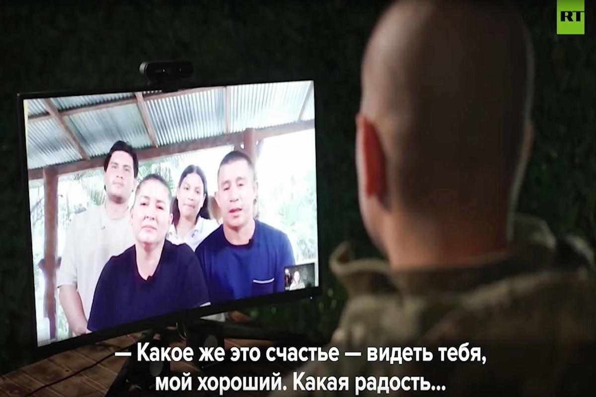 Родители колумбийского наёмника встретились с сыном благодаря RT