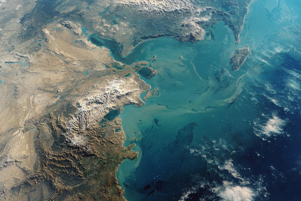 Угроза экосистемам и экономике: как решить проблему обмеления Каспийского моря