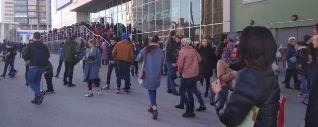 В Казани массово эвакуируют школы, торговые центры и офисы