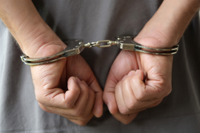 Петербуржец угрожал убийством своей девушке после расставания