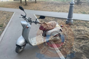 В Луганске мопедист без прав сбил на тротуаре 3-летнюю девочку