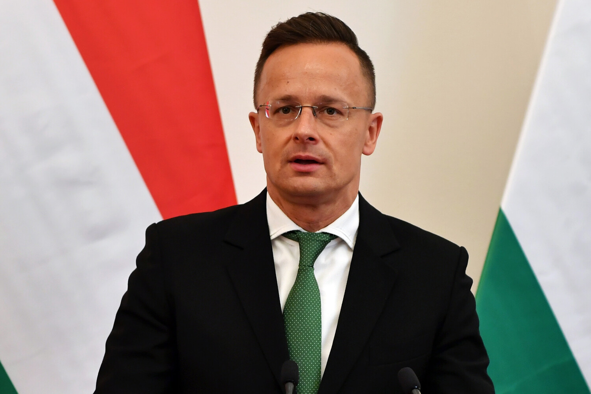 Сийярто прокомментировал выдачу Венгрией шенгена россиянам (страна-террорист)