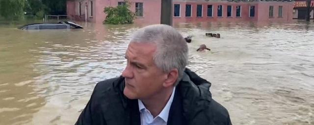 Сергей Аксенов пообещал поощрить спасателей, плывших за его лодкой в Керчи