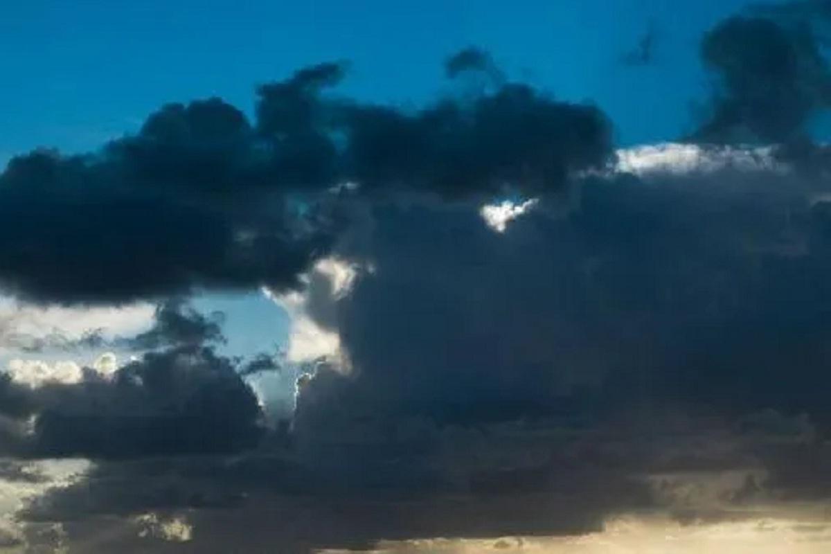 Пережившим ураган новосибирцам рассказали, какая погода их ждет в выходные