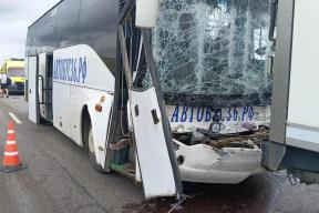 Автобус Волгоград — Воронеж врезался в грузовик на М-4 «Дон»: 12 пострадавших, четверо в реанимации