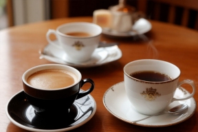 Названа оптимальная норма кофе, чая и воды для здоровья