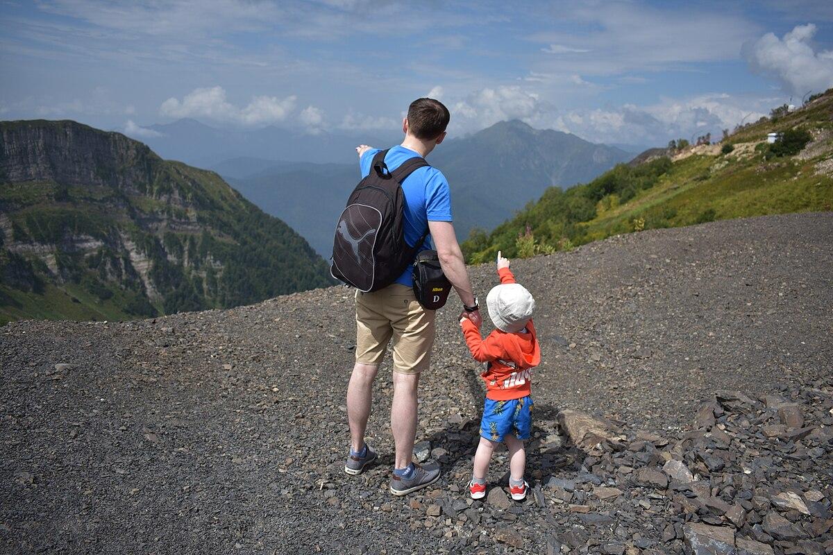 Россияне выбирают трекинг вместо пляжей: спрос на восхождения вырос на 280%