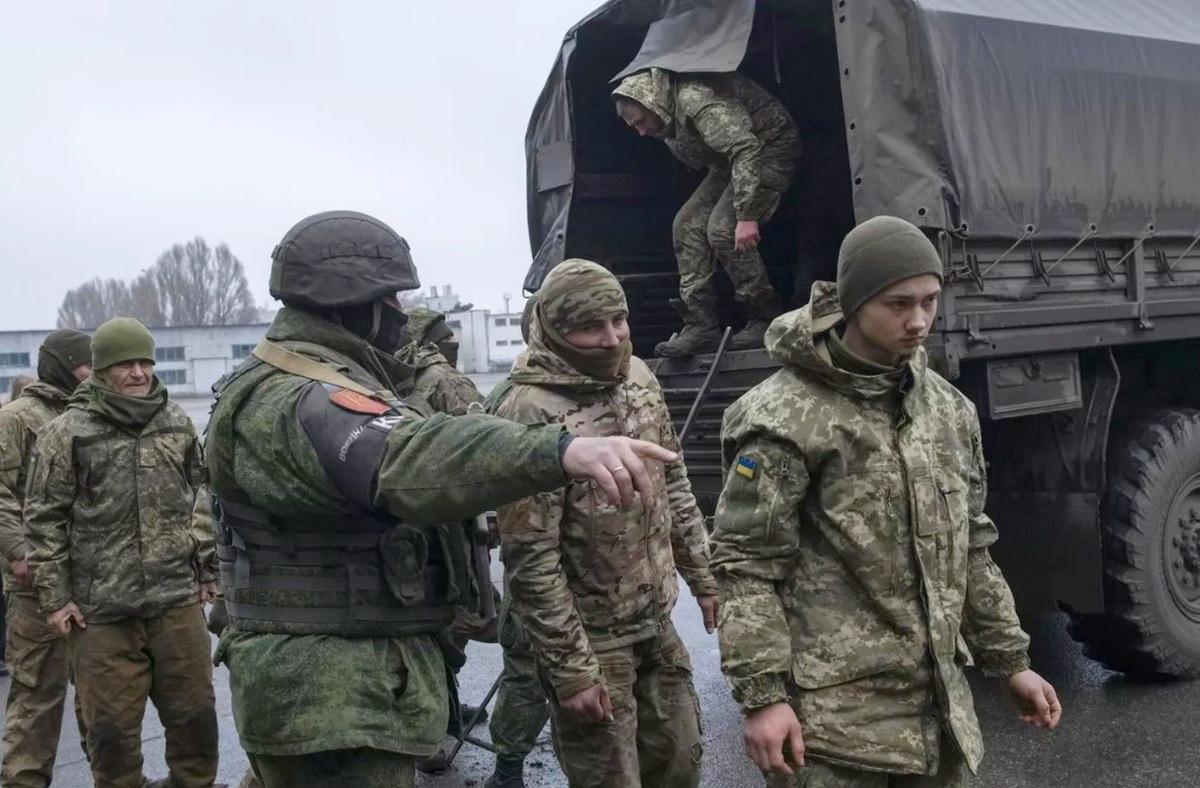 В плен сдаются пачками. Какой самый трудный выбор русских солдат на передовой. Вы будете удивлены