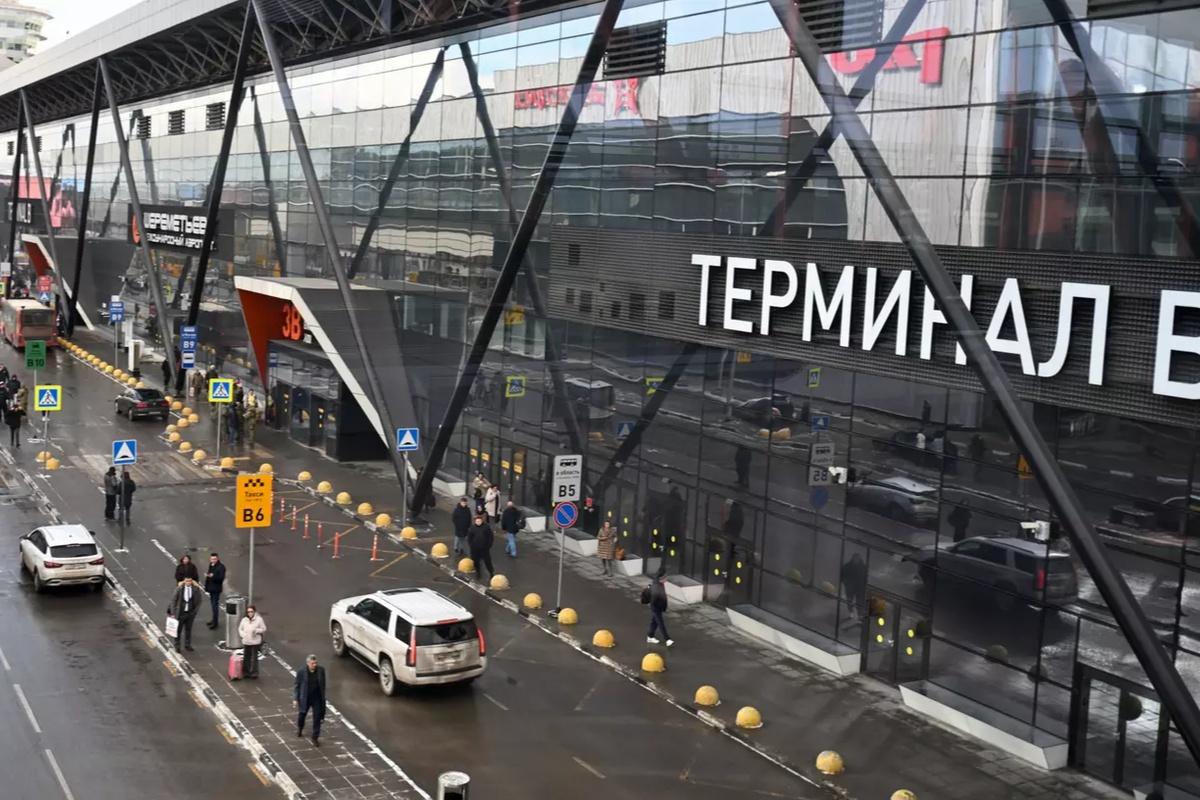 Сотрудники службы безопасности аэропорта Шереметьево массово увольняются из-за низких зарплат