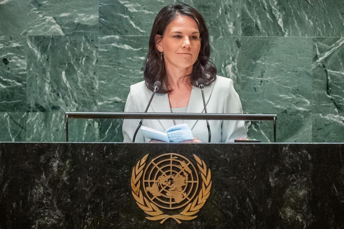 Русофобы берут власть. Анналена Бербок будет давить на Россию и разваливать ООН за $2000 в день