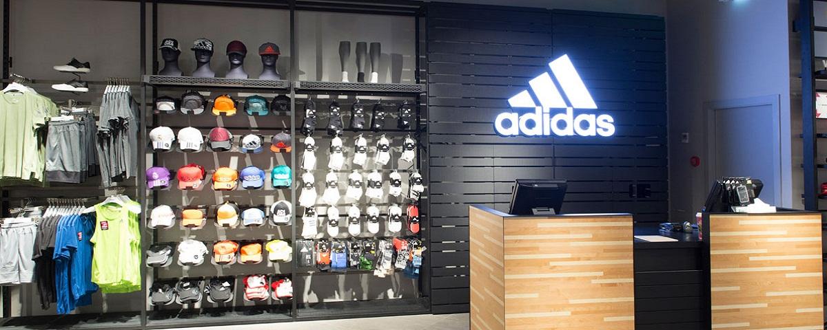 Аналитик Разуваев рассказал, когда Adidas откроет собственные магазины в Москве