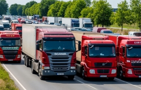 Лукашенко может конфисковать застрявшие на границе фуры из Литвы