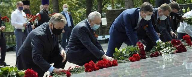 В день Памяти и скорби губернатор возложил цветы к Вечному огню