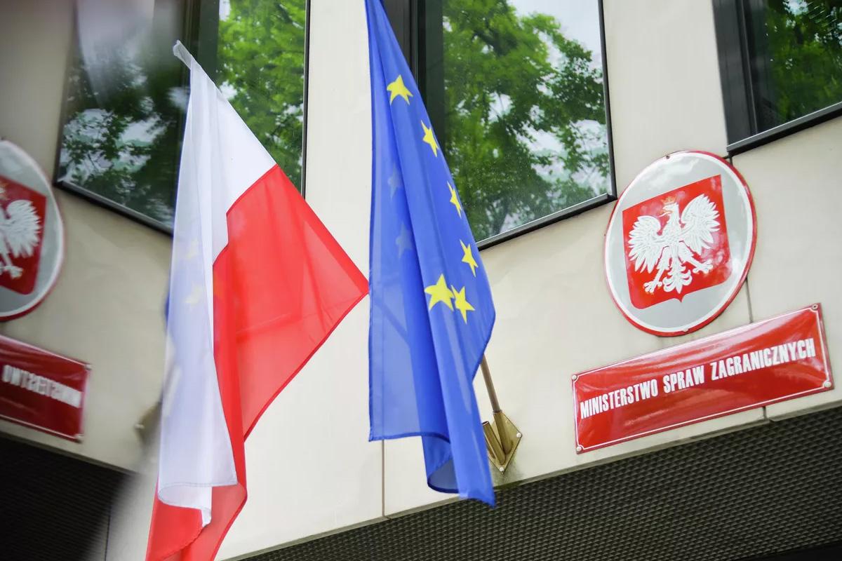 В Польше разгорелся скандал из-за унижения Сикорского