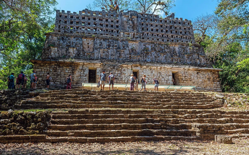 В Мексике наркокартели ограничивают туристам доступ к руинам Майя