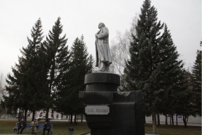 На ремонт постамента Ленину в Новосибирске выделили почти миллион рублей