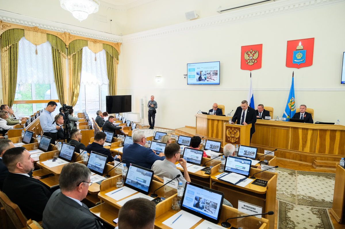 Правительство Астраханской области отчиталось о своей работе за 2024 год перед депутатами областной Думы