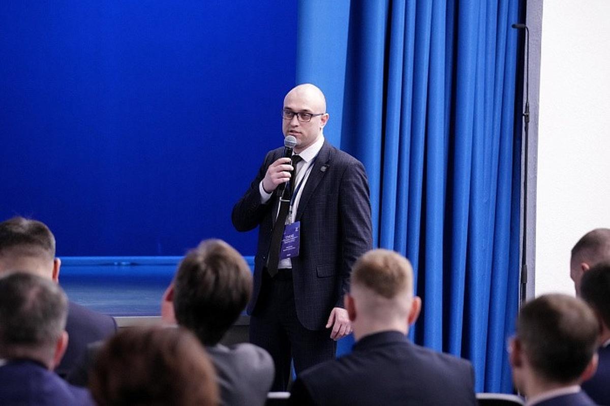 В Кировской области замминистра информационных технологий и связи Евгений Бологов заключил контракт с Минобороны России