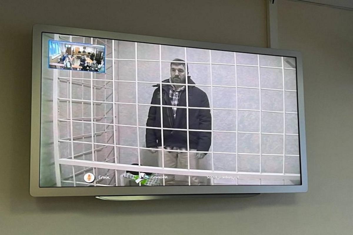 В Оренбурге суд оставил под стражей литератора Сенькина, обвиняемого в вымогательстве