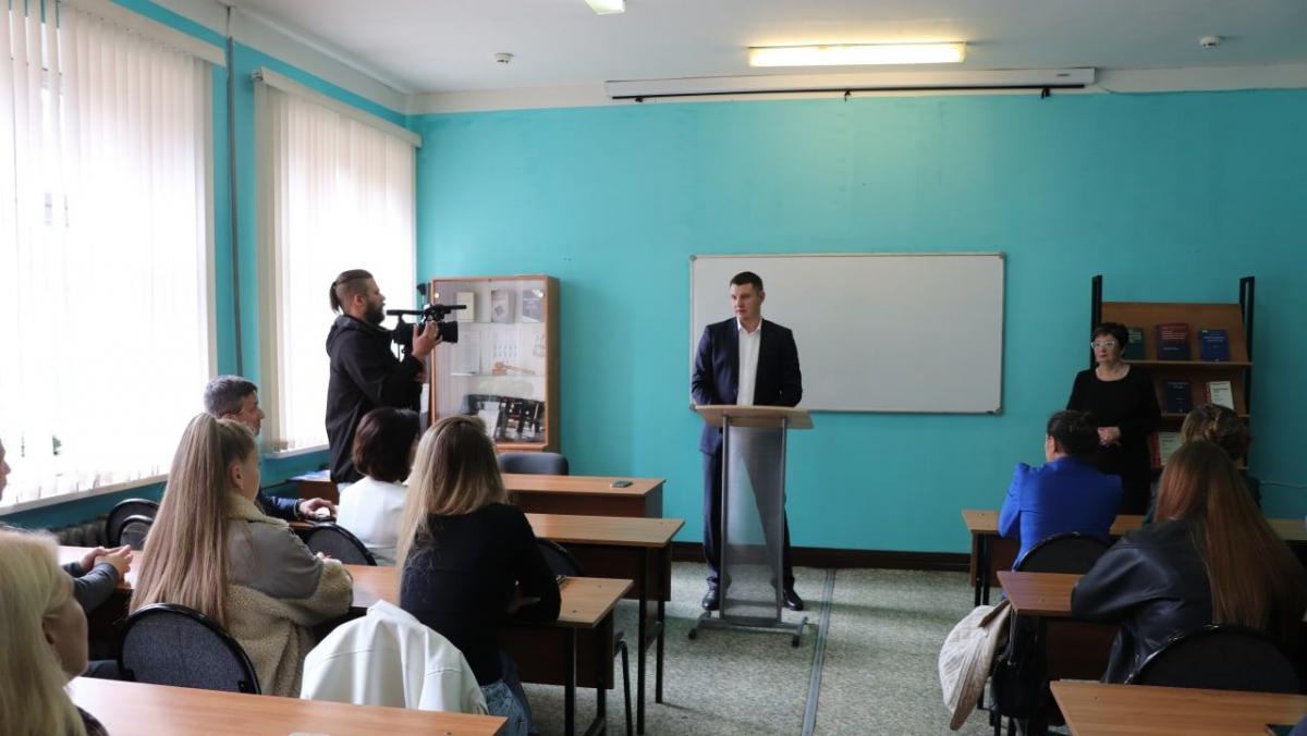 Глава г.о. Павловский Посад Денис Семенов провел встречу со студентами РГСУ