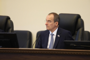 Сессия прекратила полномочия депутата ЗСК Валерия Горюханова