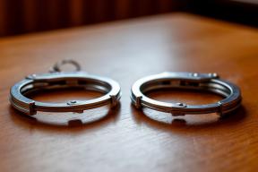 «Тепличные» условия и рабский труд: что вменяют начальнику копейской колонии