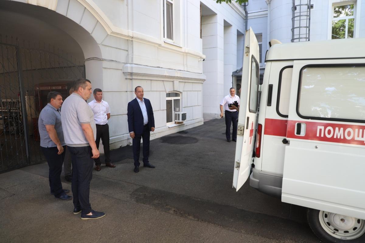 Депутаты ЗСК передали автомобиль скорой медицинской помощи бойцам спецоперации в Херсонскую область