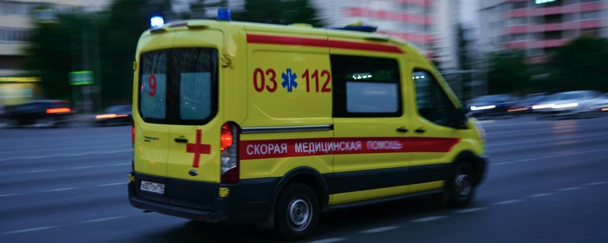 В больнице Петербурга скончалась 16-летняя девушка, ранее обнаруженная под окнами многоэтажки