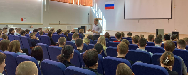 Замглавы г.о. Павловский Посад Владимир Шевелин обсудил со студентами вопросы безопасности