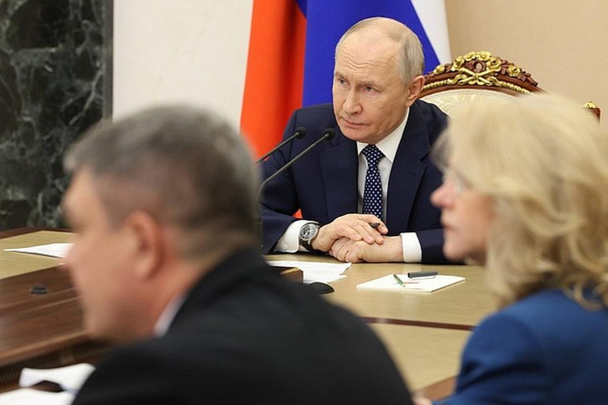 Путин предложил сохранить чиновников старше 70 лет на постах в четырех регионах