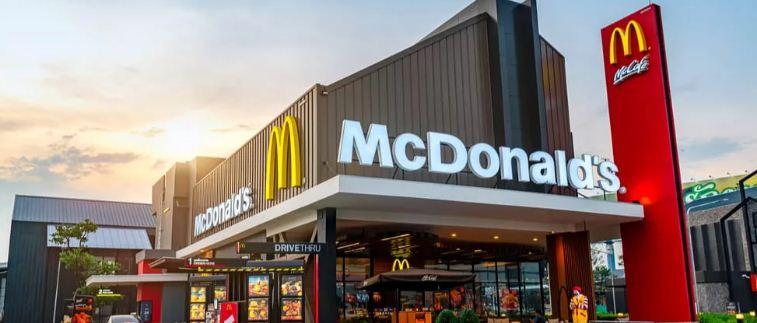 Рестораны McDonald's могут возобновить работу в России под новым брендом