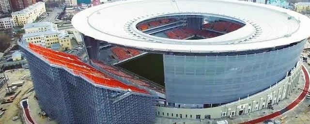 В Екатеринбурге у Центрального стадиона убирают временные заборы