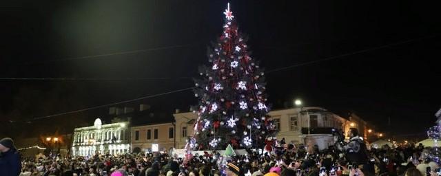 Во Владикавказе зажгли главную новогоднюю елку Северной Осетии