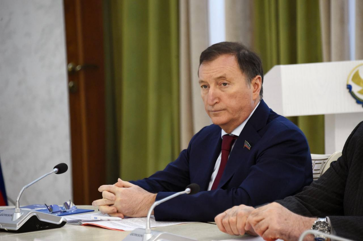 Спикер Народного Собрания Заур Аскендеров принял участие в заседании президиума дагестанского отделения «Единой России»