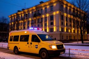 В Омске из окна на 11-м этаже выпали и разбились две школьницы