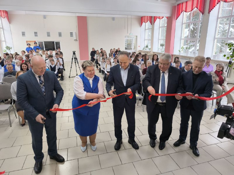 Спикер Ярославской облдумы Михаил Боровицкий принял участие в торжественном открытии после капремонта школа №1 в Пошехонье