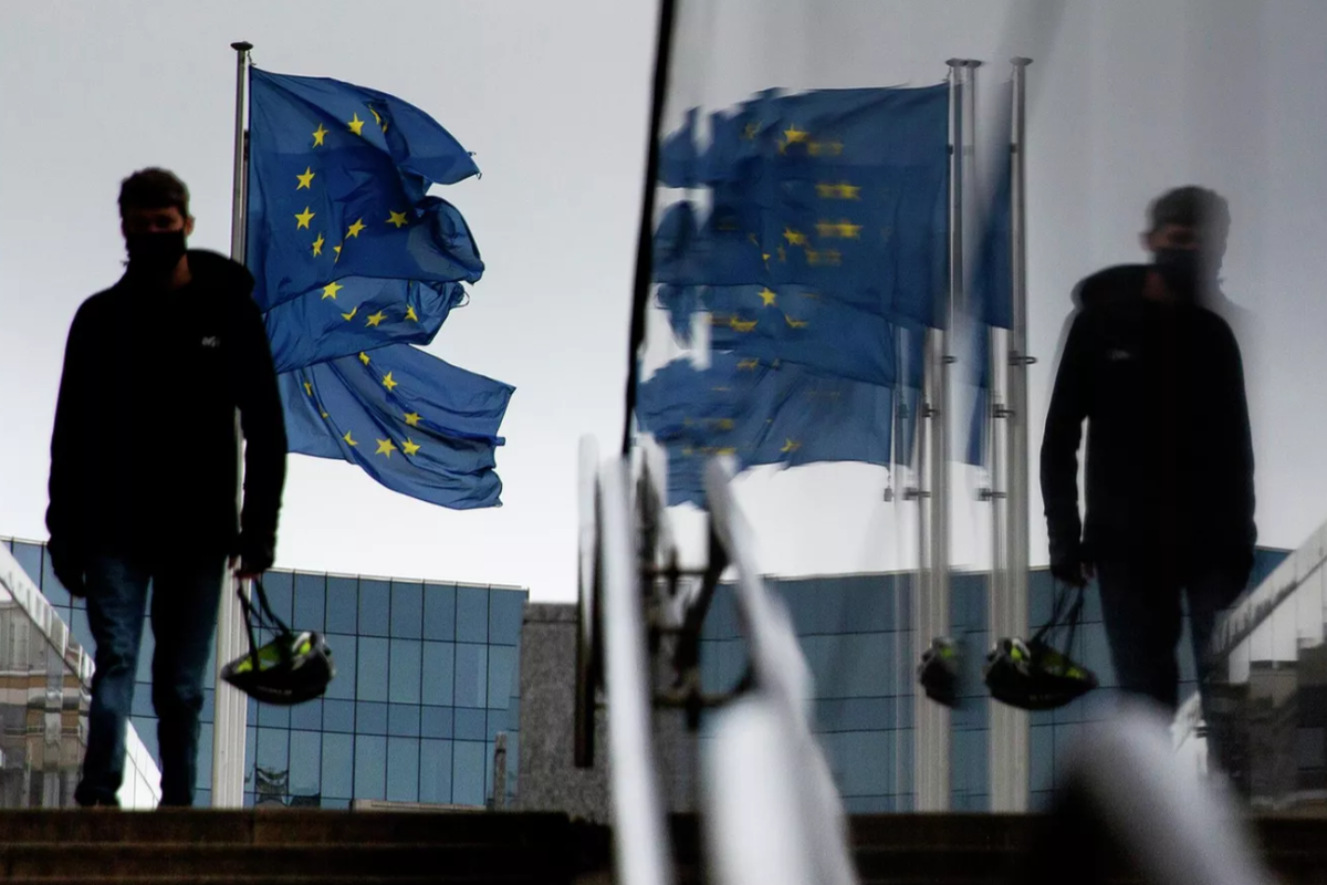 Больнее, чем врагу: в Польше бьют тревогу из-за антироссийских санкций ЕС