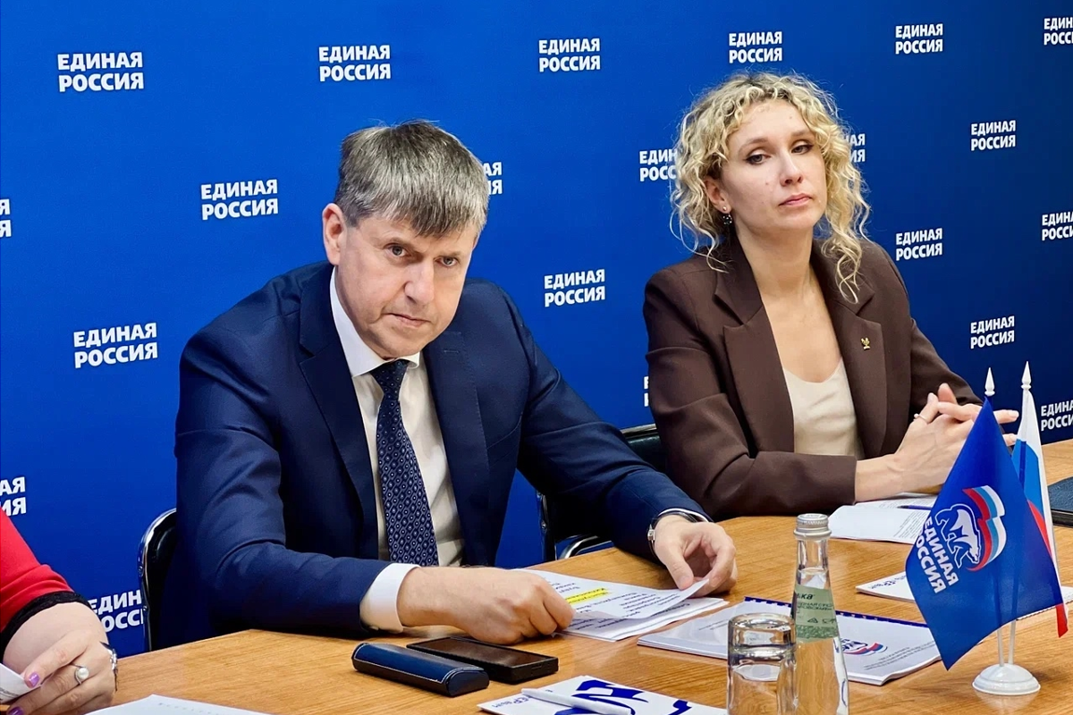 Спикер ЗС Калининградской области Андрей Кропоткин обсудил с коллегами по «ЕР» планы на ближайшее время