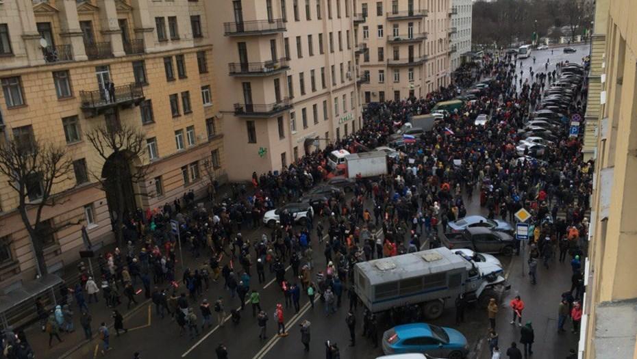 В Петербурге задержали 10 сторонников Навального