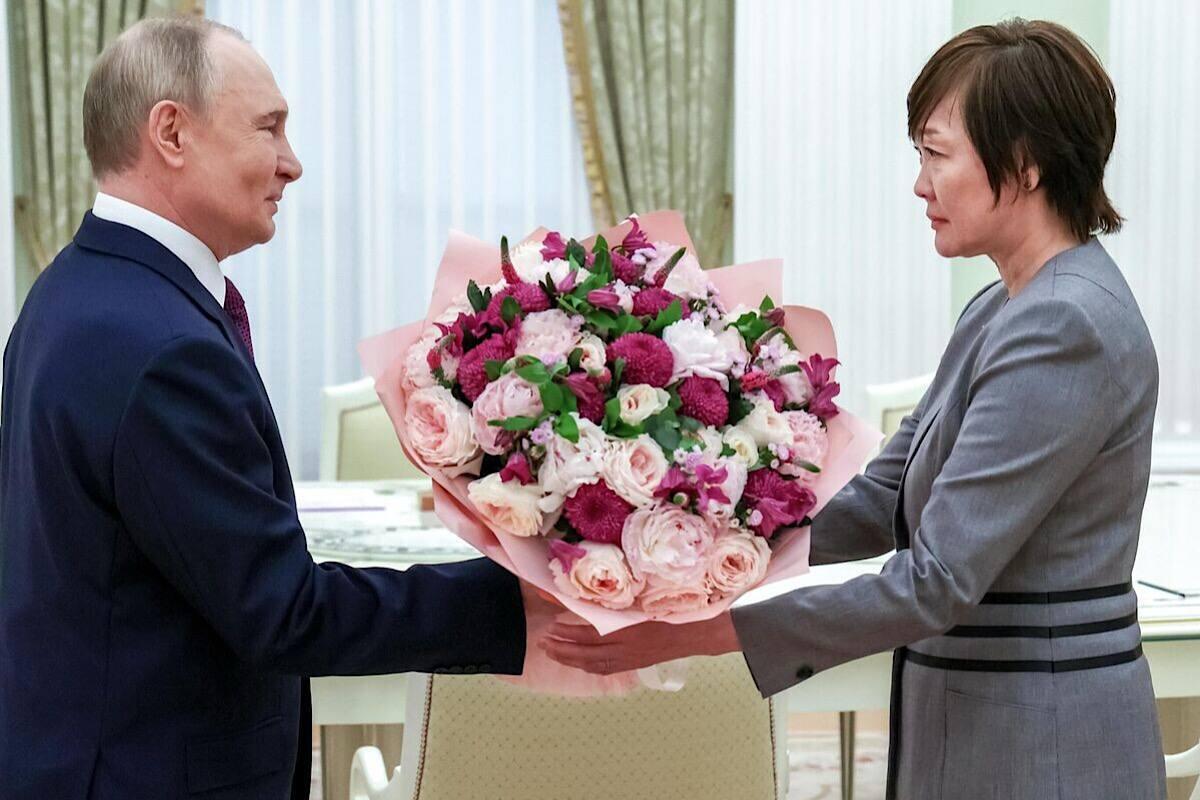 Видео встречи Путина и вдовы Абэ заняло первое место в двух японских газетах