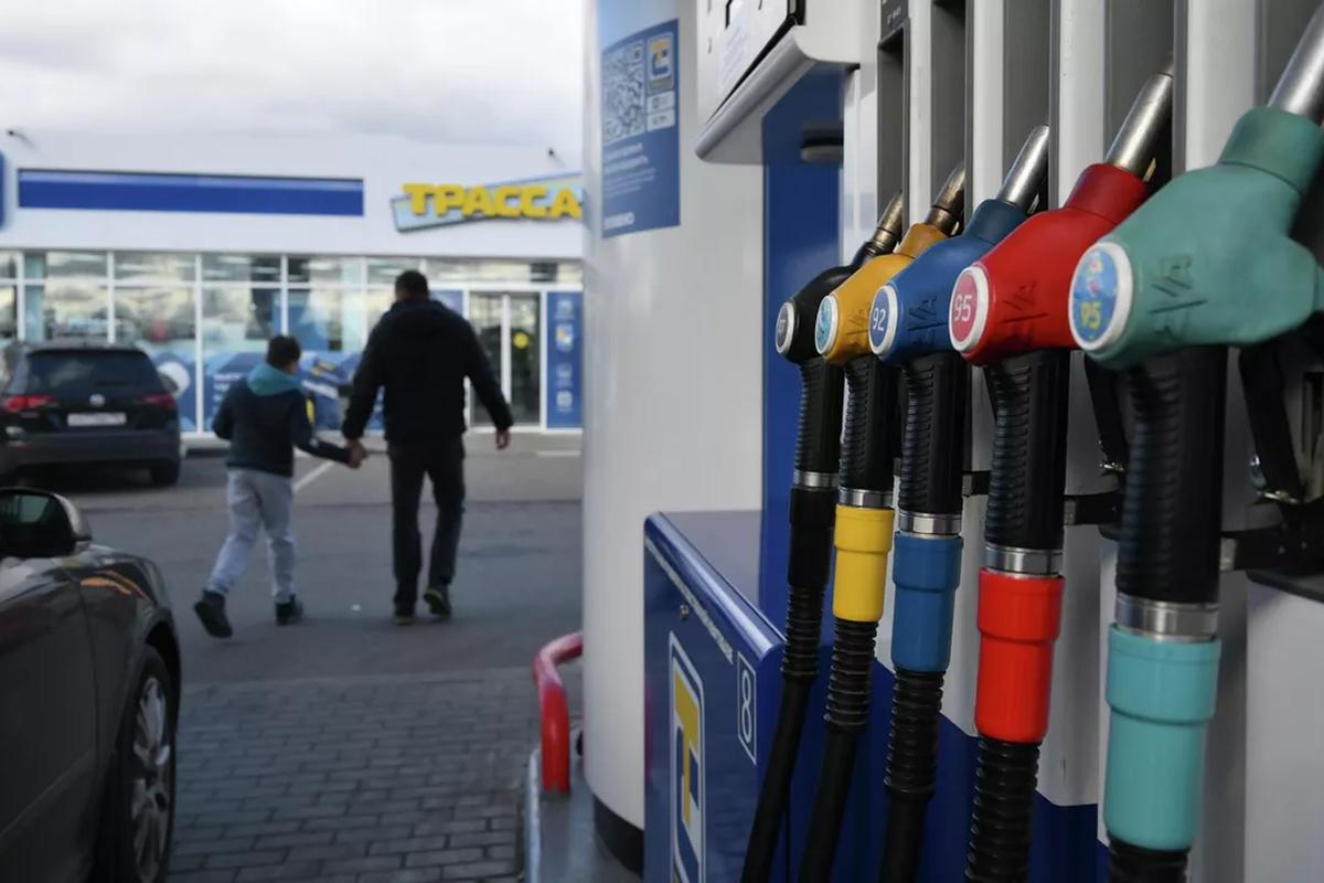 ФАС: Цены на бензин Аи-92 на бирже упали на 11% за четыре дня