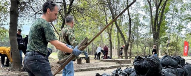 В ходе субботника жители Курска убрали 558 кубометров мусора