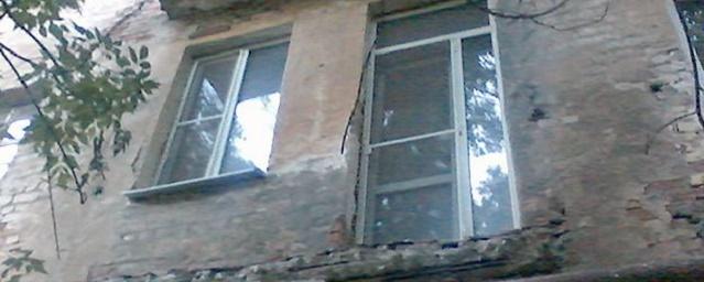 В Энгельсе при обрушении балкона пострадал пенсионер