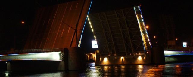 В Петербурге Тучков мост будут перекрывать по ночам до конца недели